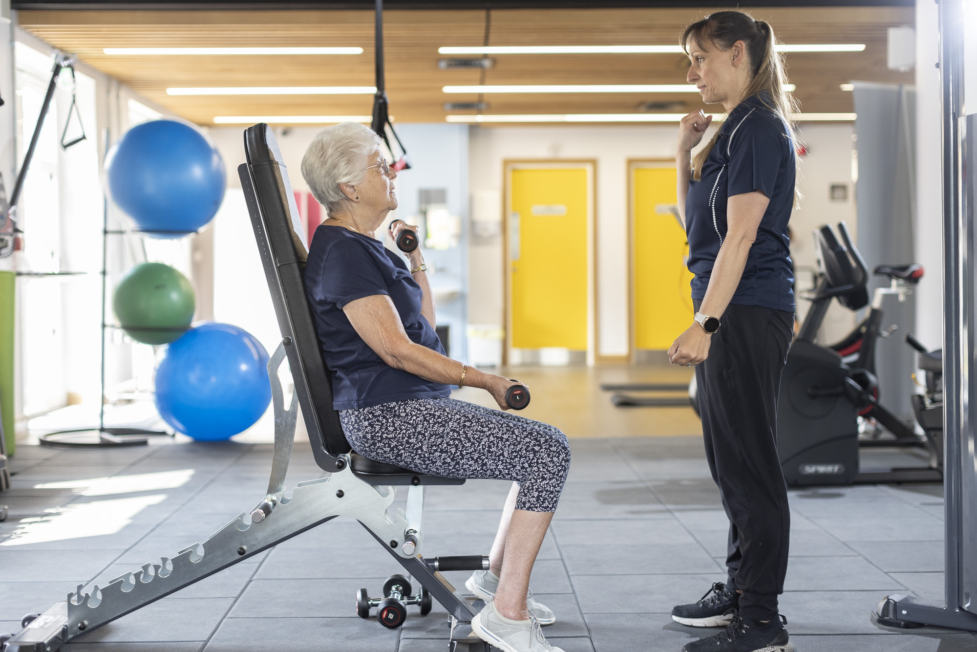 one-to-one gym session with clinician and patient